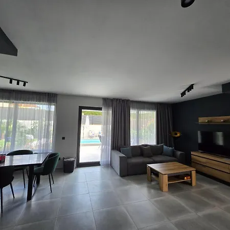 Felicity, Private Pool With Heating And Salt Water Villa *