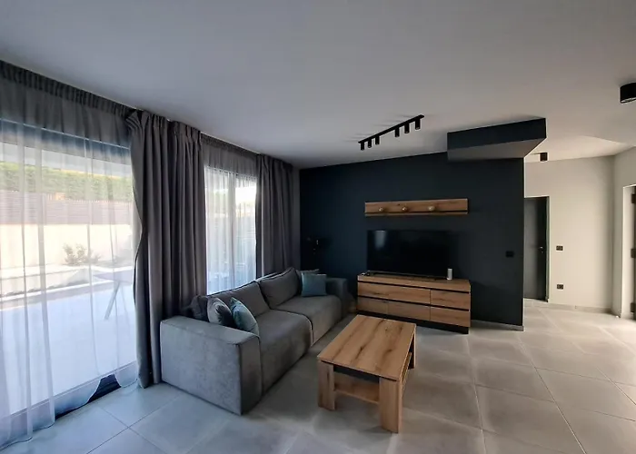 Villa Felicity, Private Pool With Heating And Salt Water Lozenets