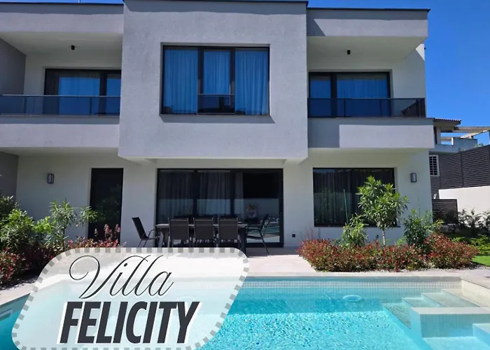 Felicity, Private Pool With Heating And Salt Water Villa