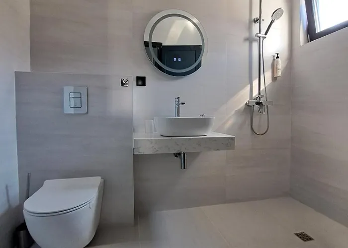 Villa Felicity, Private Pool With Heating And Salt Water Lozenets