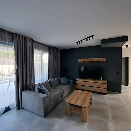 Villa Felicity, Private Pool With Heating And Salt Water Lozenec