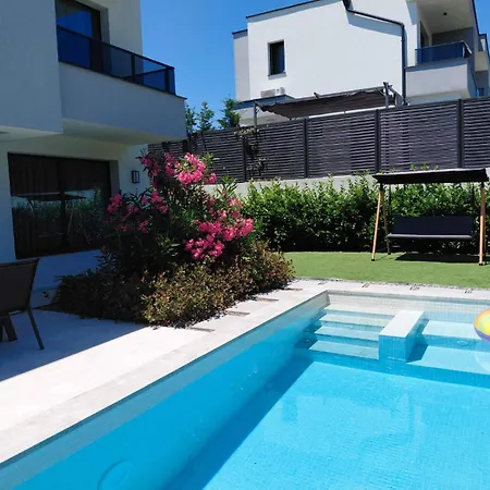 Вілла Felicity, Private Pool With Heating And Salt Water