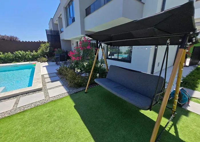 Villa Felicity, Private Pool With Heating And Salt Water