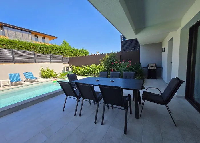 Felicity, Private Pool With Heating And Salt Water Villa Lozenets