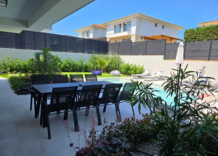 Villa Felicity, Private Pool With Heating And Salt Water Lozenets